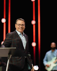 pastor chris hodges